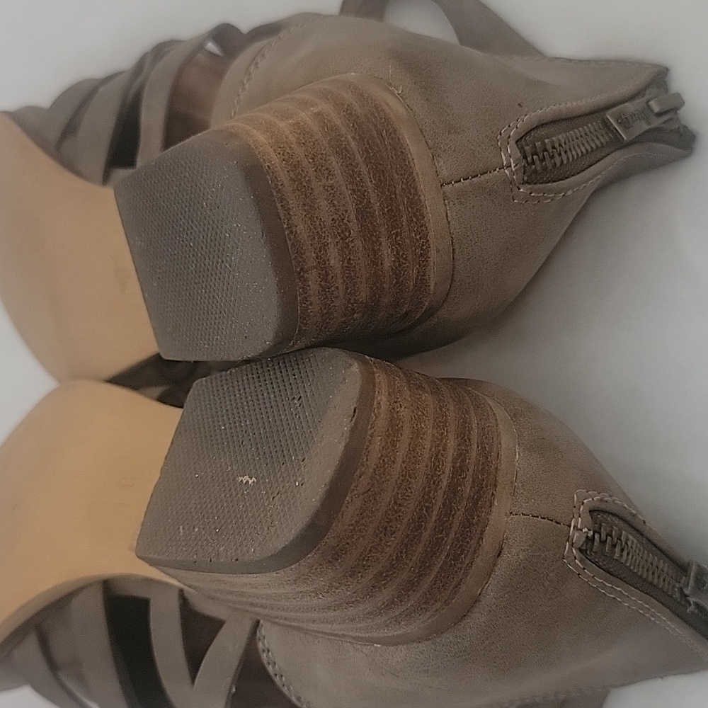 A Rider Girl Brown Taupe Small Heels Size 9 - Picture 9 of 9